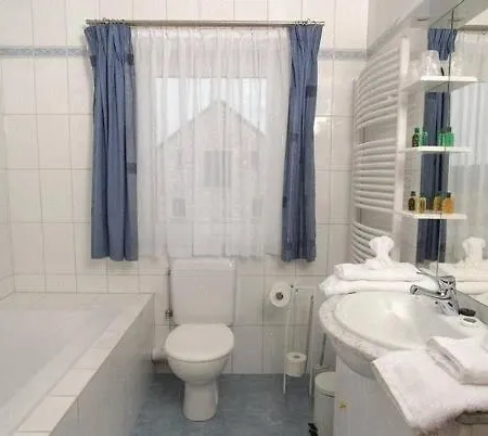 Le Bernister Parking Prive B&B 말메디